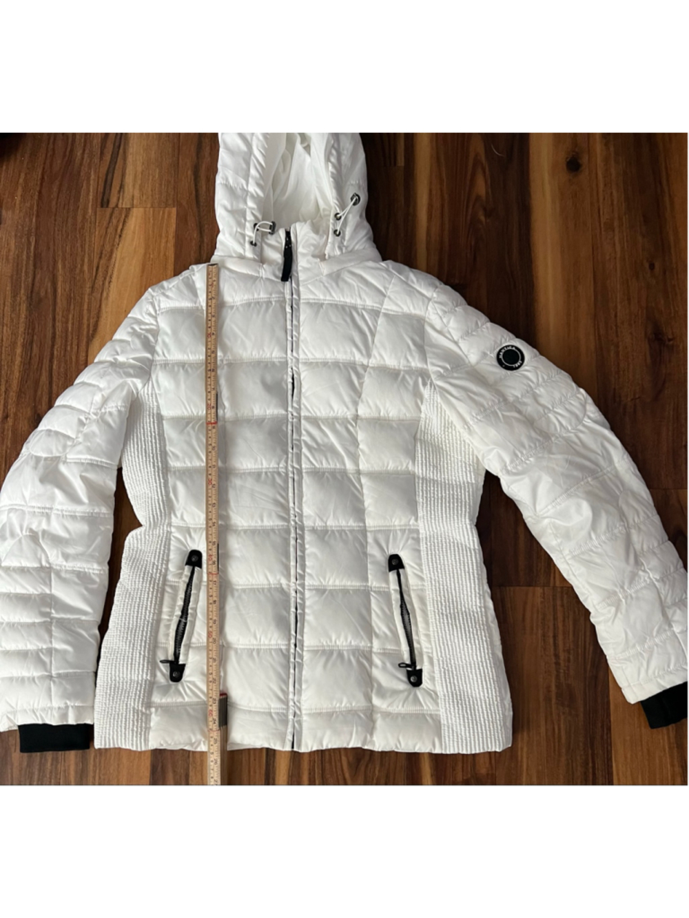 Women's Nautica White Puffer Jacket with Black Accents Size large